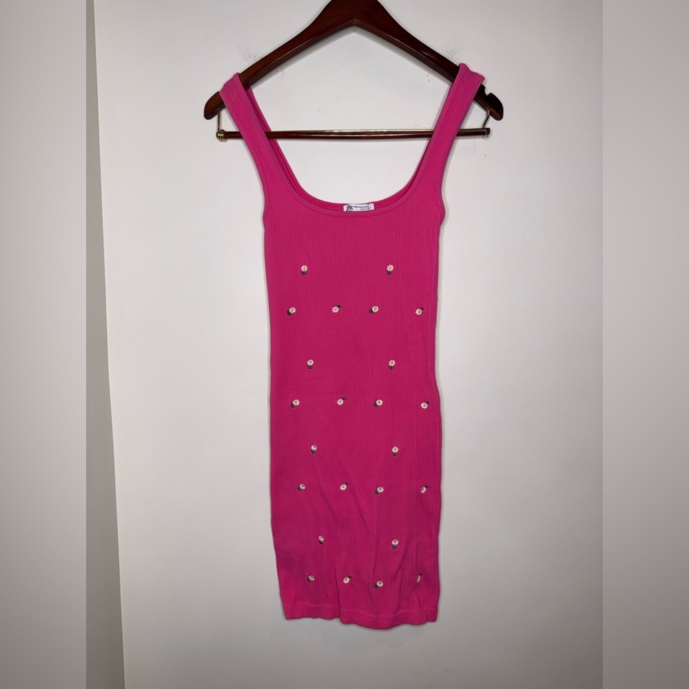 Zara Ribbed Floral Embroidery Seamless Dress - Picture 2 of 6